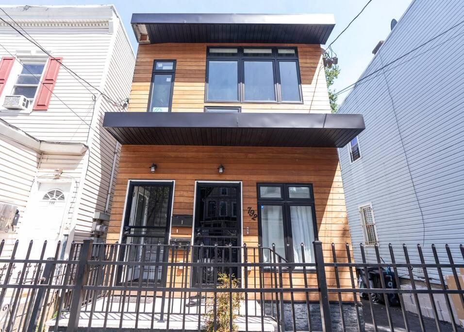 Elegant Apt By Ewr & Pennstation Newark Ngoại thất bức ảnh